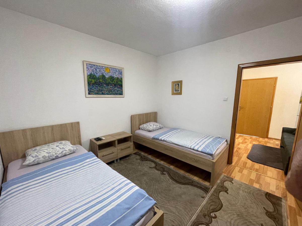 Apartmani Brod Zenica Esterno foto